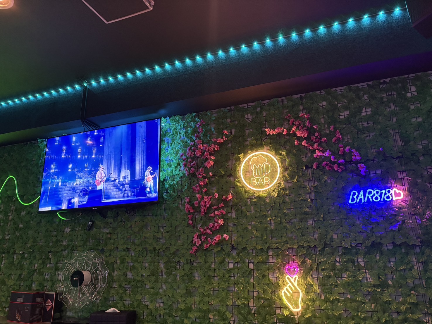 BAR818のカラオケ 歌い放題で盛り上がれる