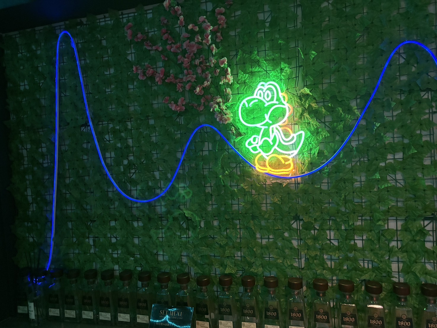 BAR818のドリンク棚 カクテルやサワーが充実