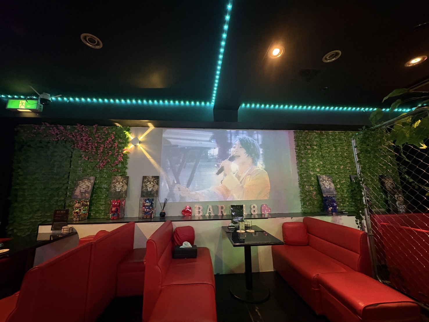 BAR818の巨大プロジェクター スポーツ観戦や映画鑑賞